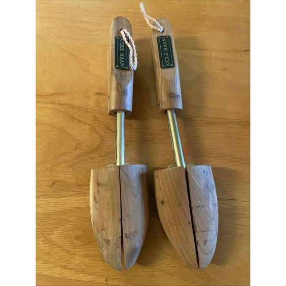 Cole Haan Cedar Wood Split Toe Shoe Tree Adjustable Stretcher Size Medium - Picture 1 of 3